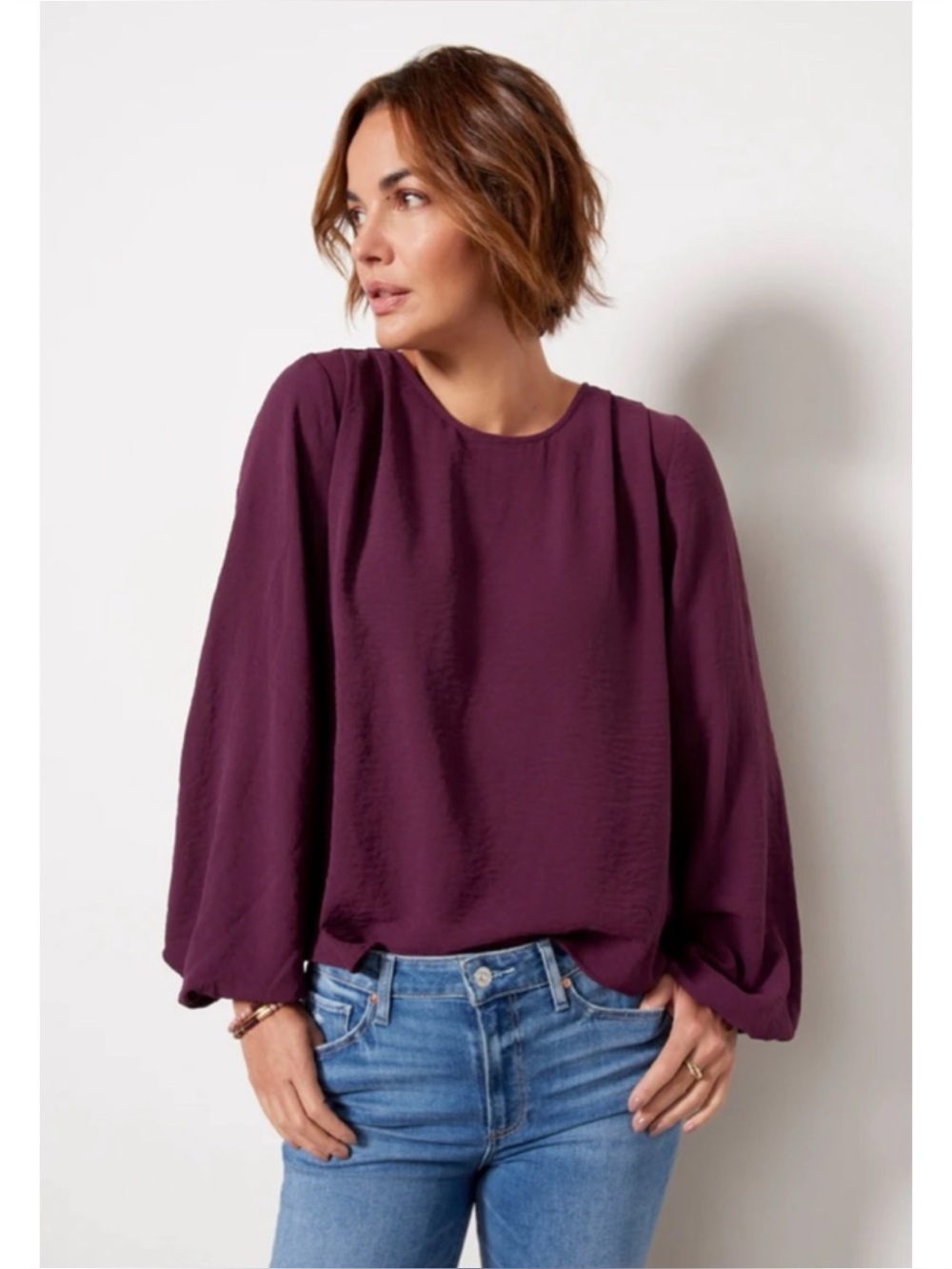 EVEREVE Taryn Smock Detail Blouse in Wine